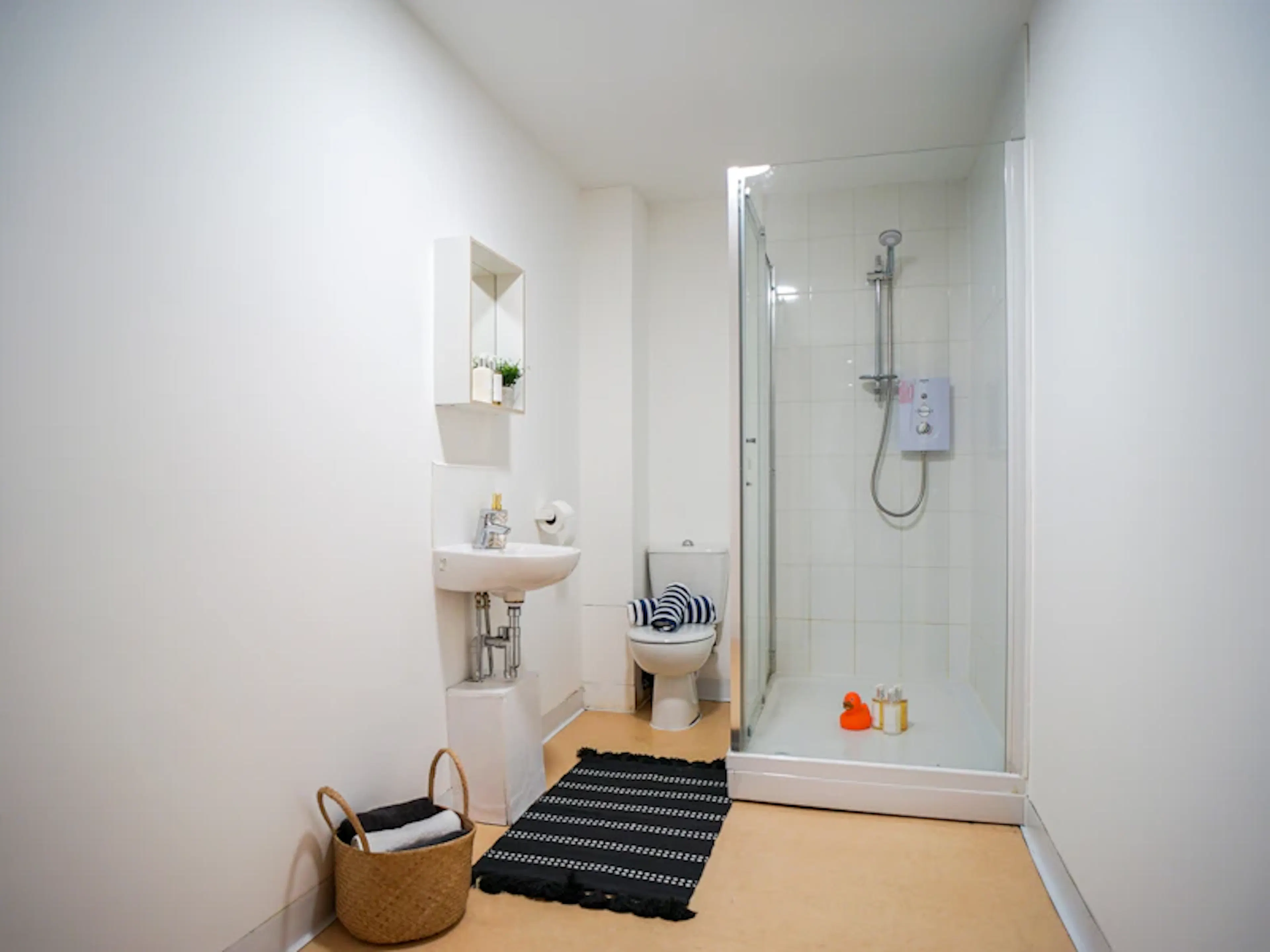Two Bedroom Apartment BATHROOM 3