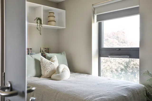 Classic 3 Bed Apartment room image 2