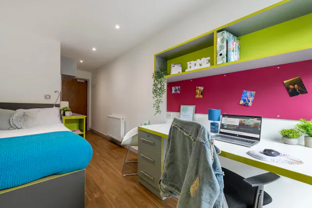 Ensuite room image 1