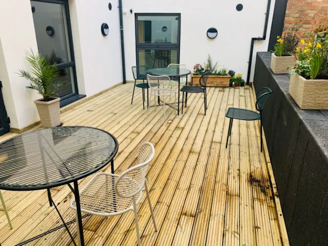 Courtyard Studio room image 1