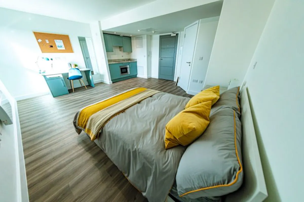 ROOM ROOM