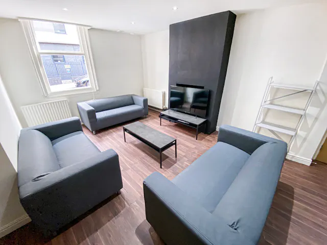 8 bedroom apartment room image 1