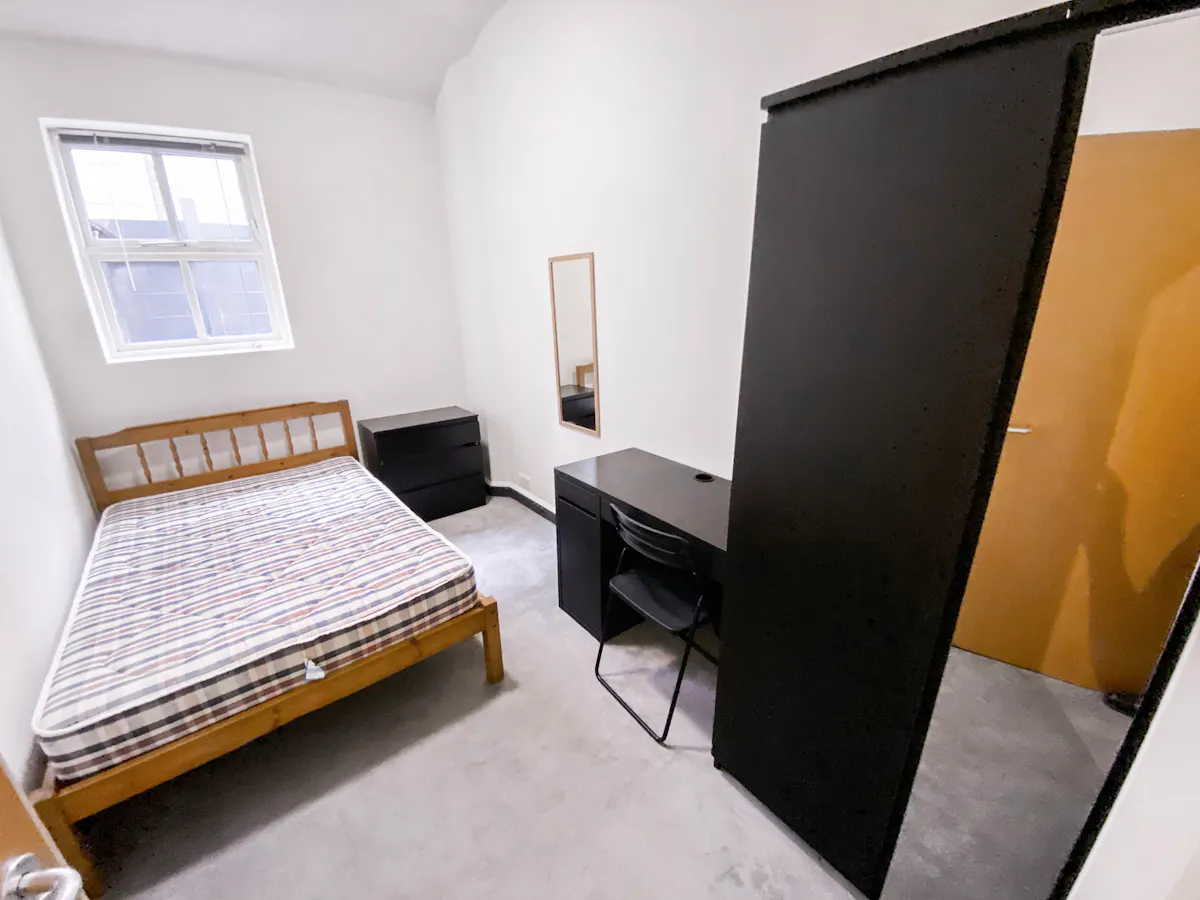 ROOM ROOM