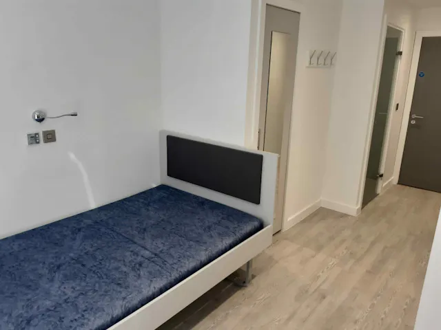 Premium Studio L Shaped room image 2