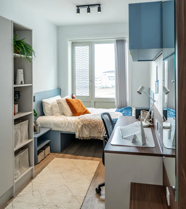 Classic 4 Bed Ensuite room image 1