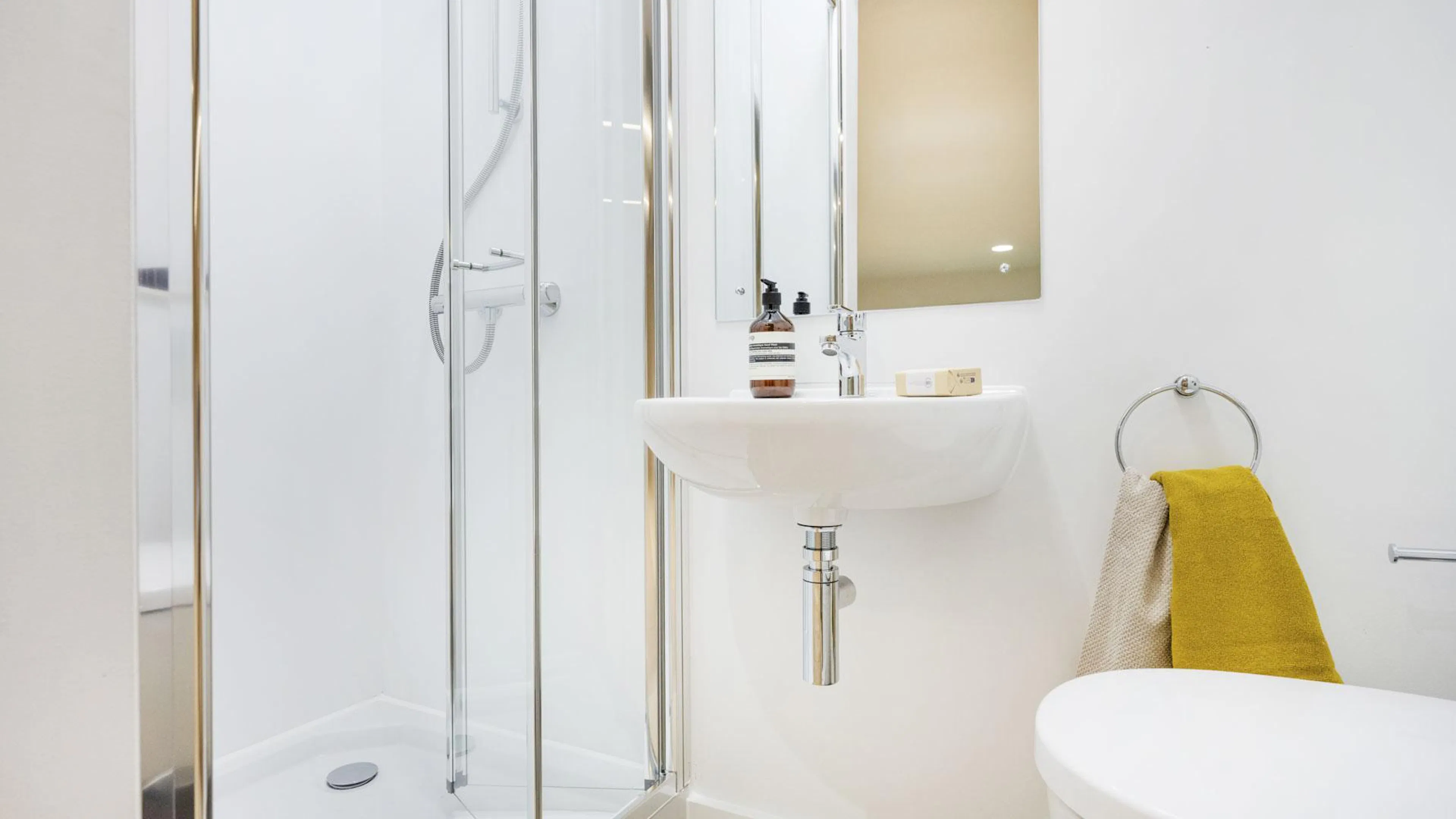 Silver Studio BATHROOM 4
