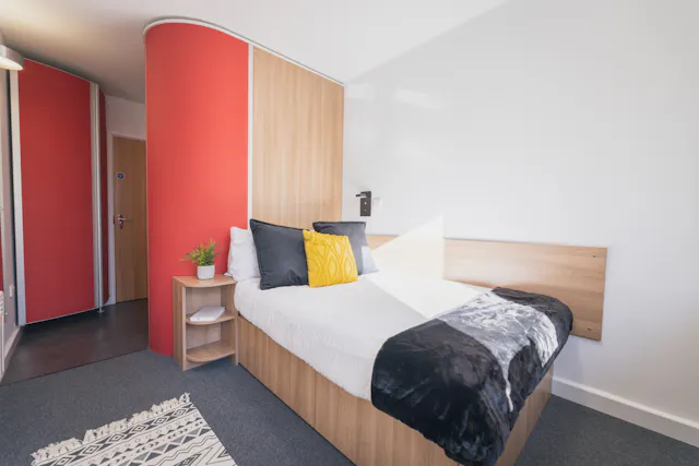 Third Floor Five Bed Cluster room image 2