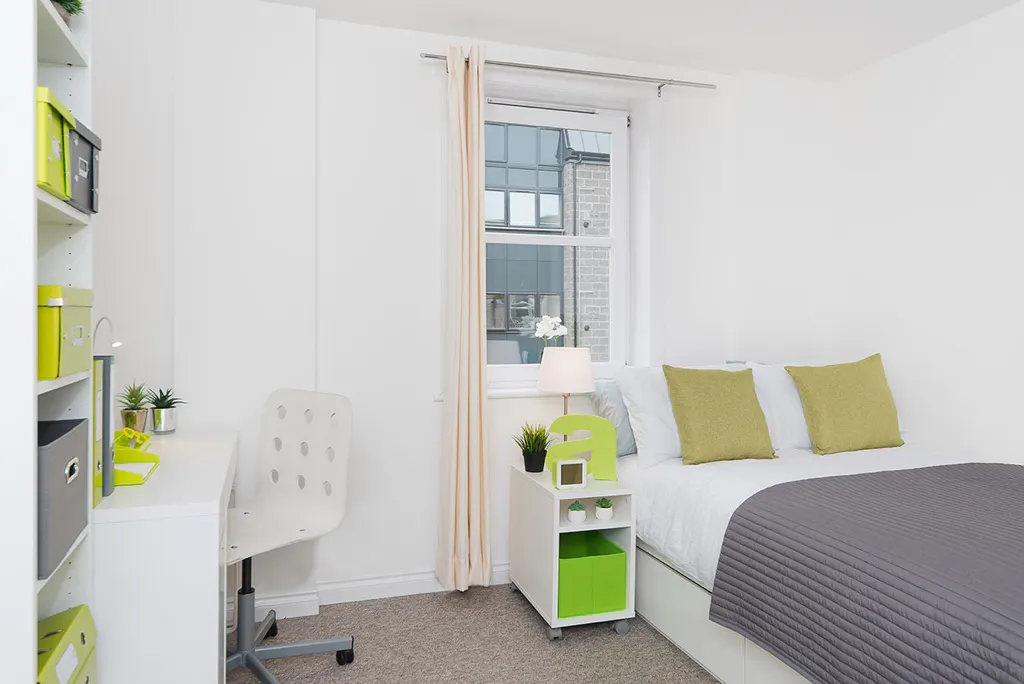 ROOM ROOM