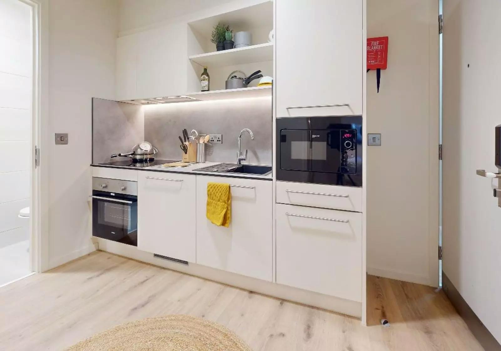 Gold Three Bed Apartment Plus