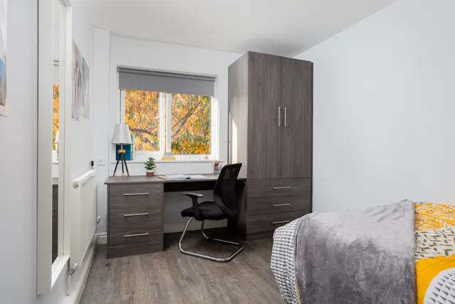 3-Bed flat room image 1