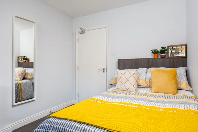 3-Bed flat room image 2