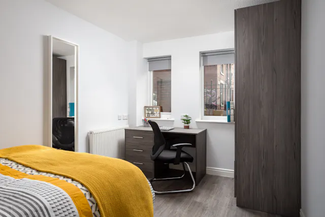 3-Bed flat room image 3