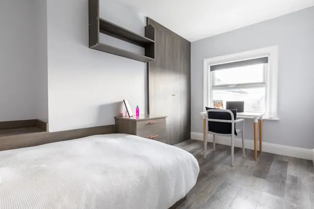 3 Bed Flat room image 3