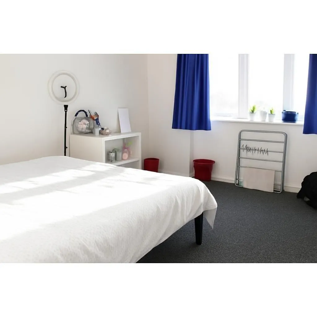Three Bedroom Compact ROOM 3