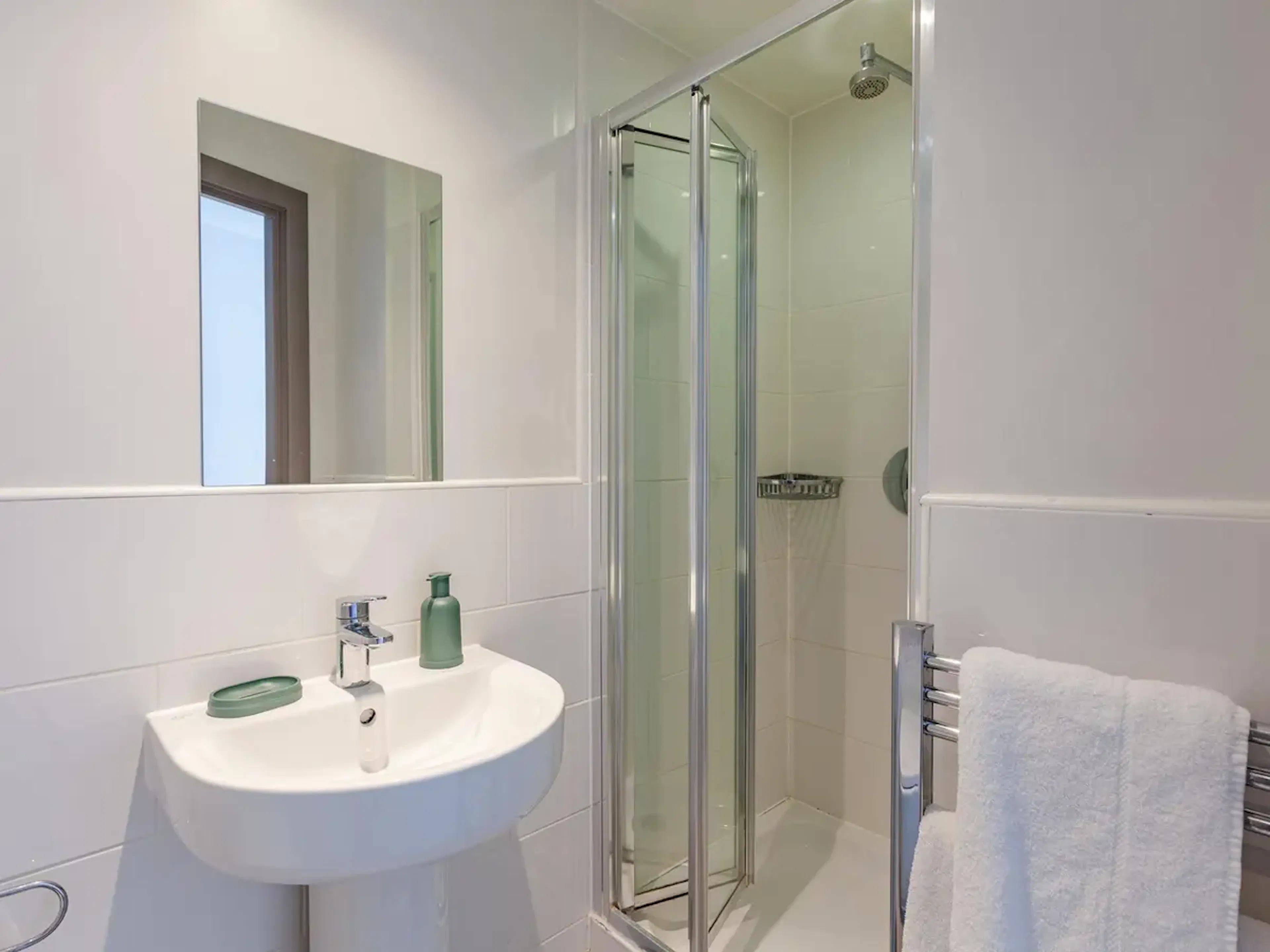 Top Floor Classic Studio BATHROOM 2