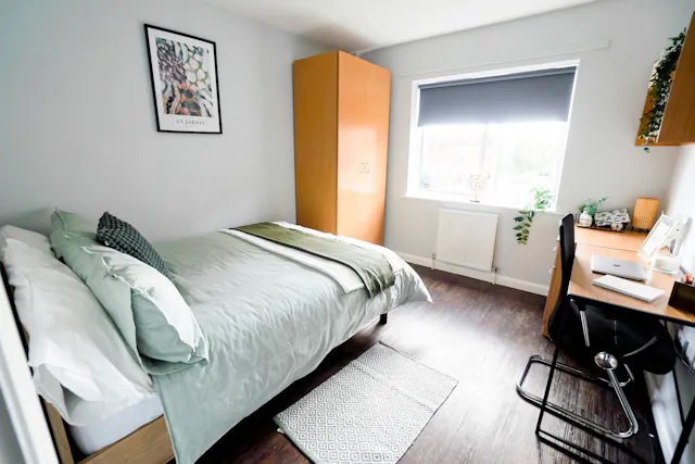 Townhouse room image 1