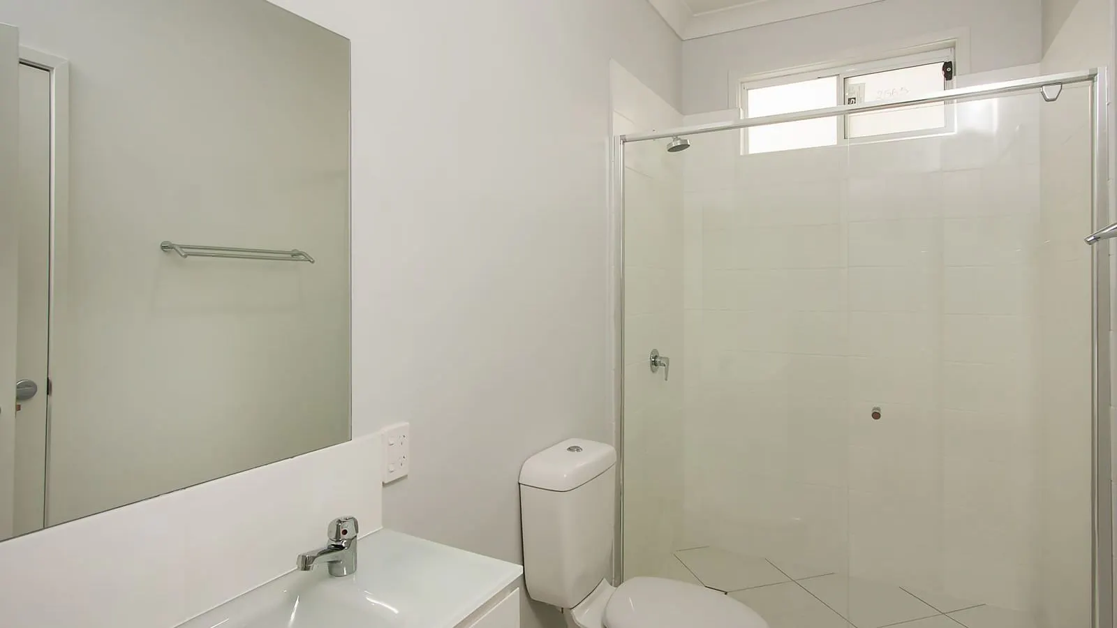 Private 1 Bedroom Apartment - Granny flat BATHROOM 4