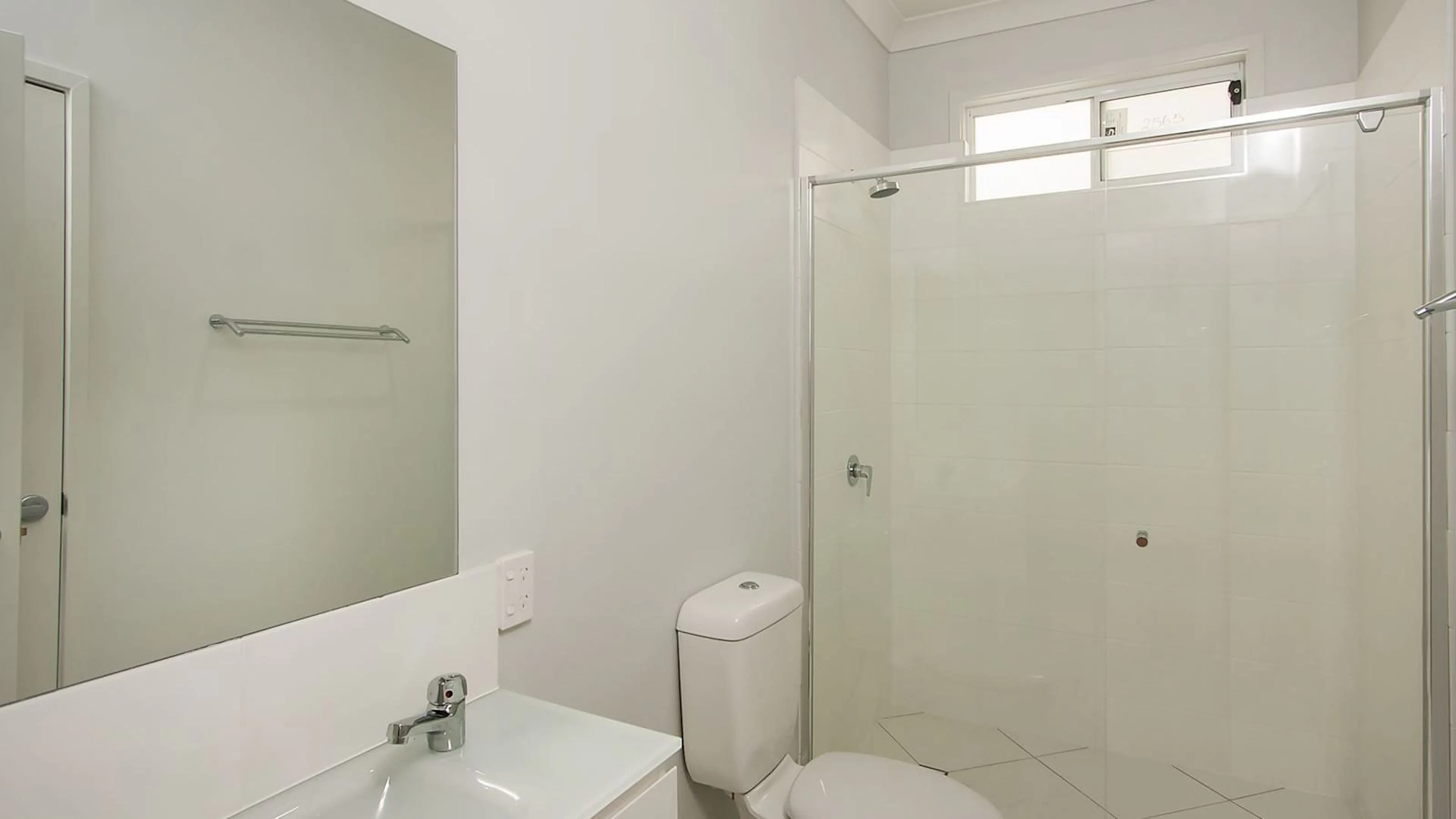 Private 1 Bedroom Apartment - Granny flat BATHROOM 4