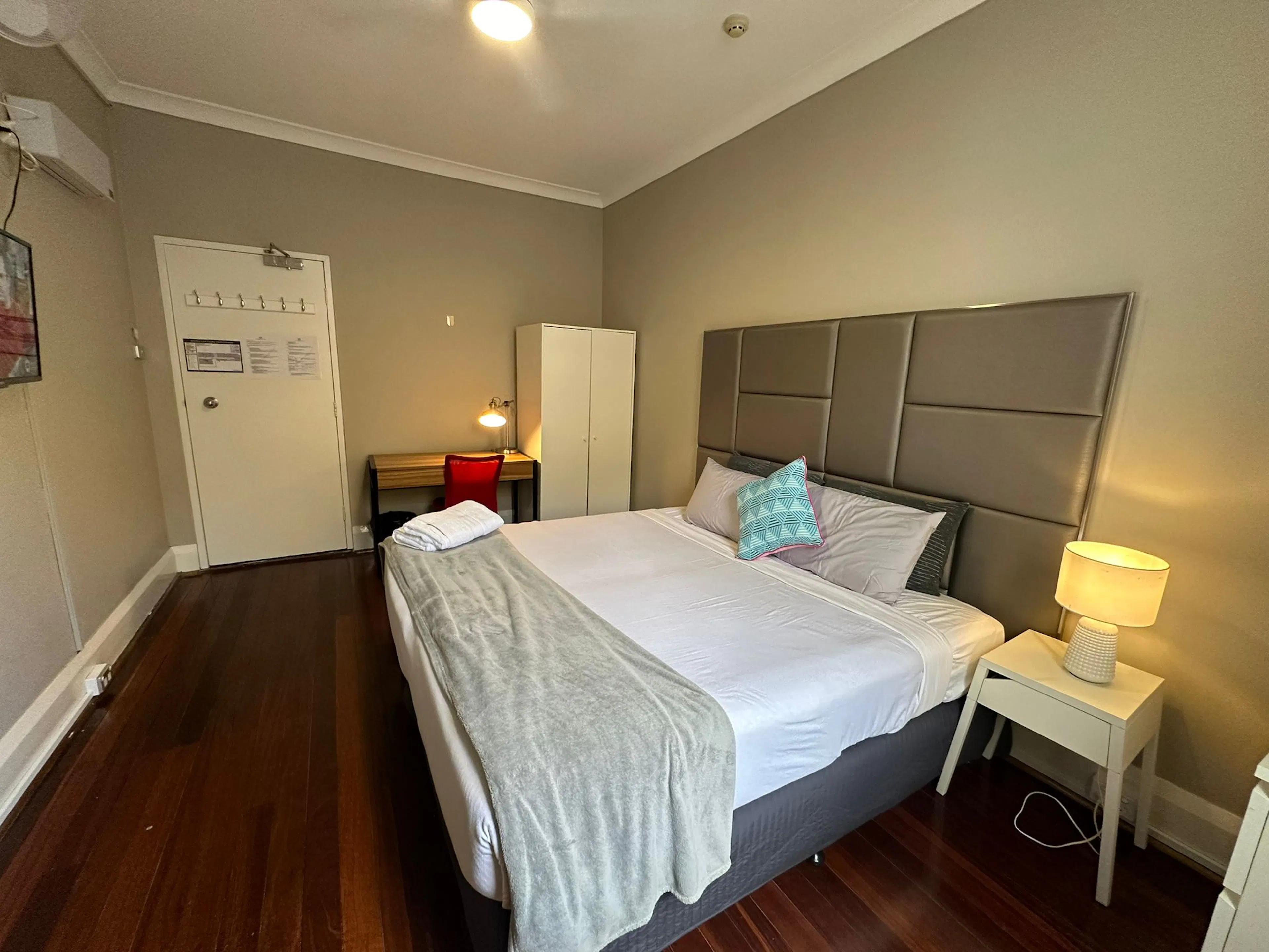 Twin Room - King Bed ROOM 3
