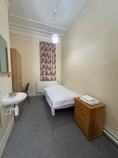 Twin Room room image 1
