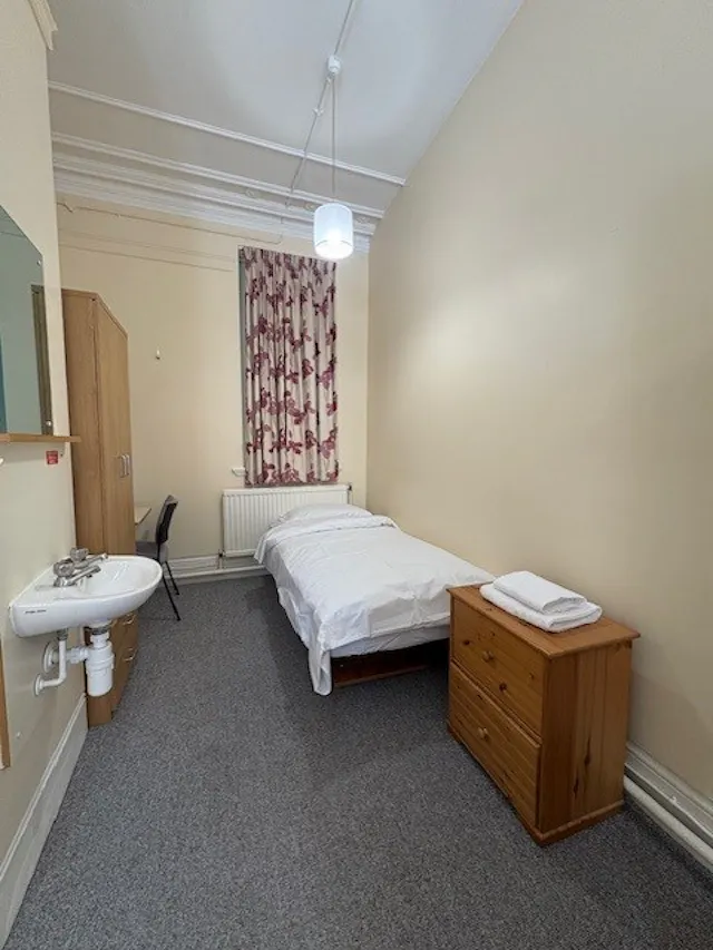 Twin Room room image 1