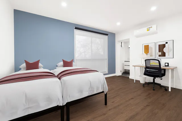 Twin Ensuite Room room image 1