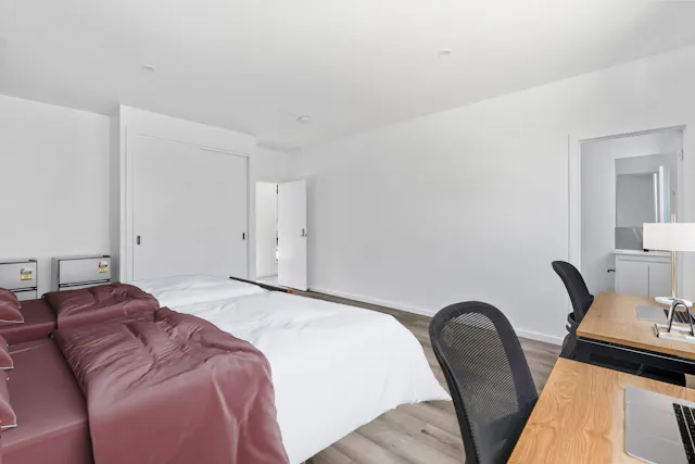 Twin En-Suite room image 2