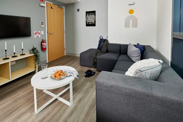 Twin Room In a 8 bedroom Apartment room image 1