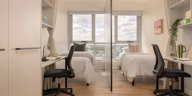 Twin Room With Ensuite room image 3
