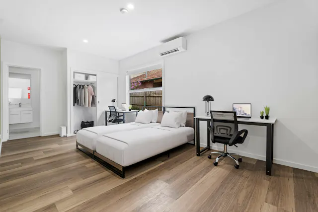 Twin Ensuite Studio room image 1