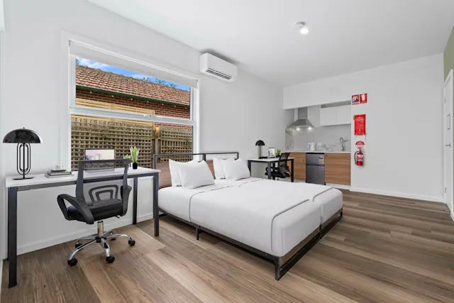 Twin Ensuite Studio room image 2