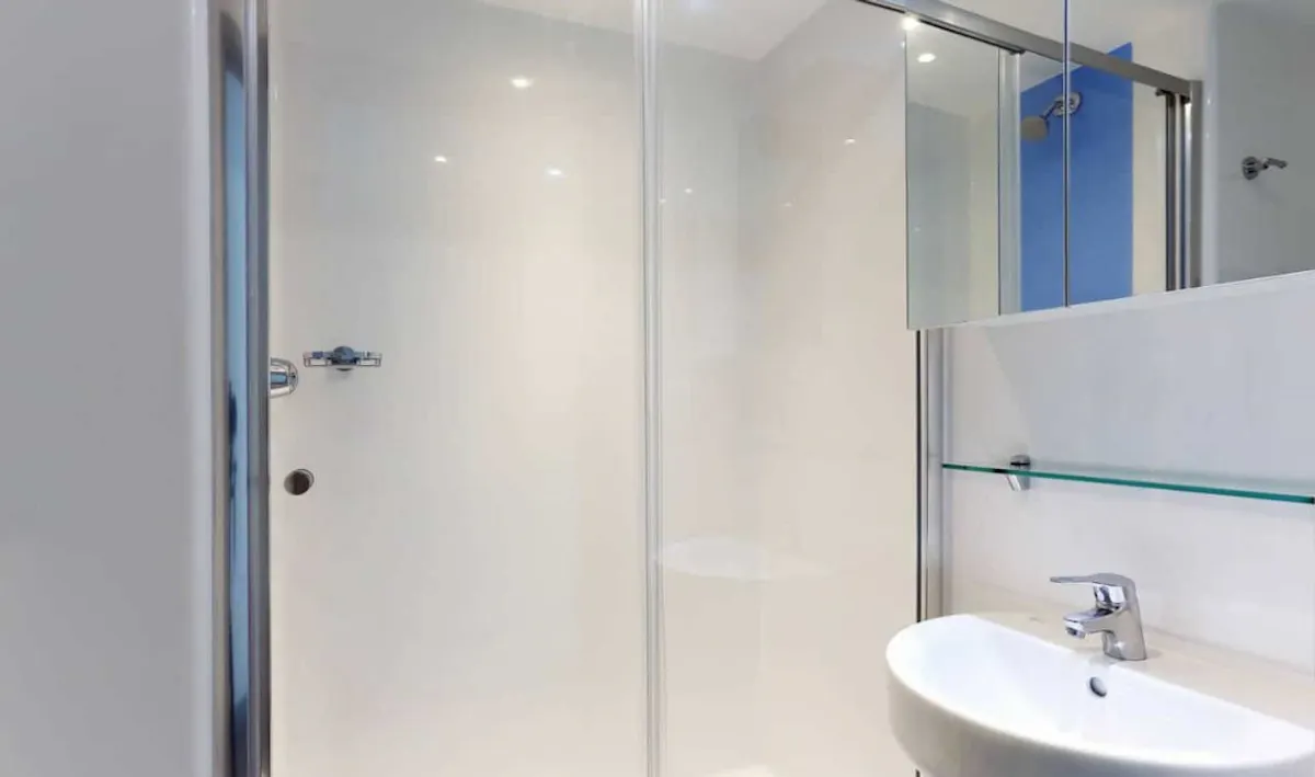 Twin Studio BATHROOM