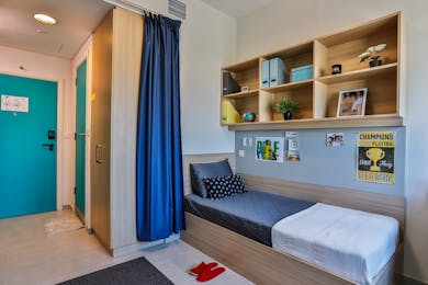 Dubailand - Twin En-Suite Room (7 Bed Room)