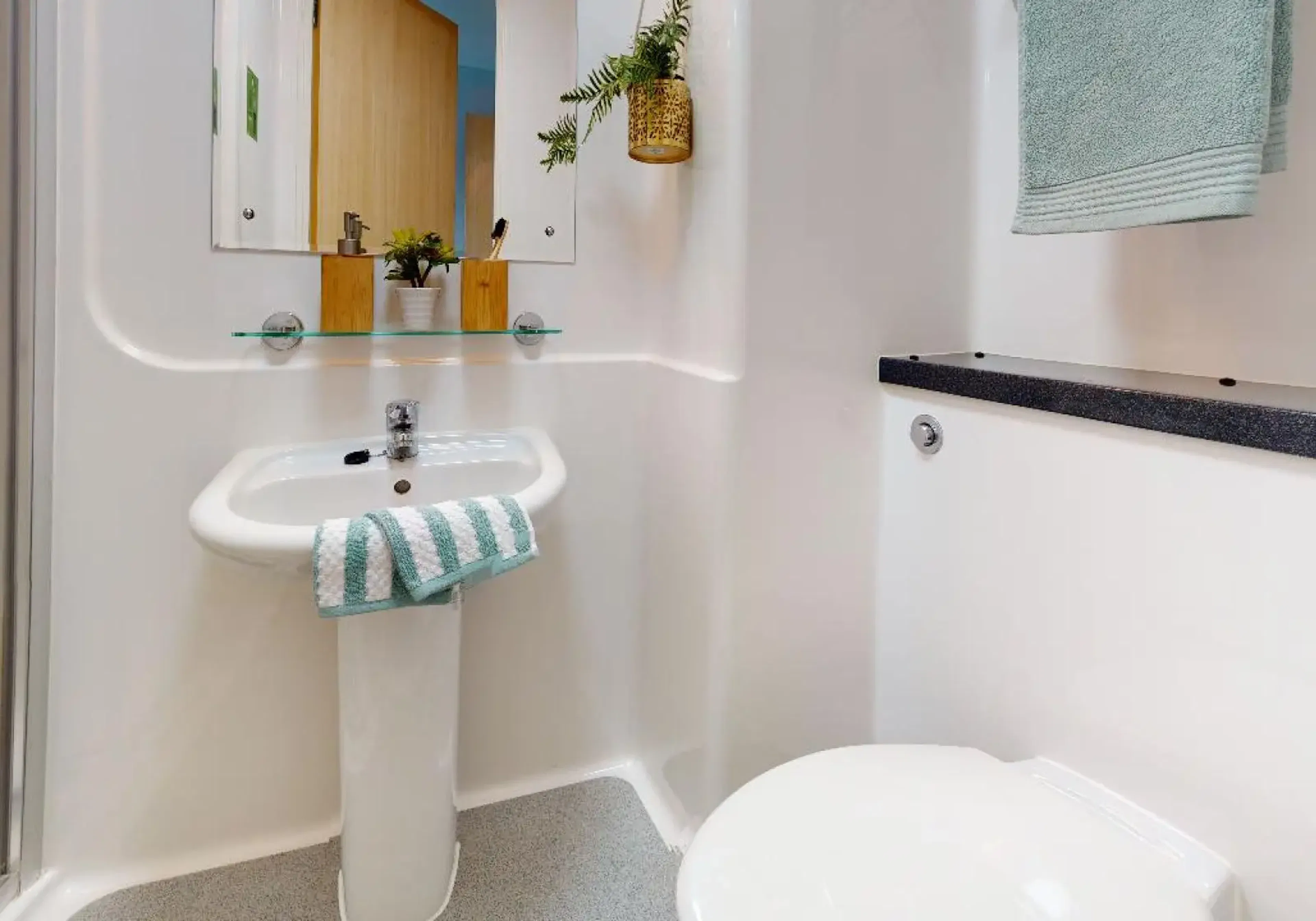 Two Bed Apartment BATHROOM 3