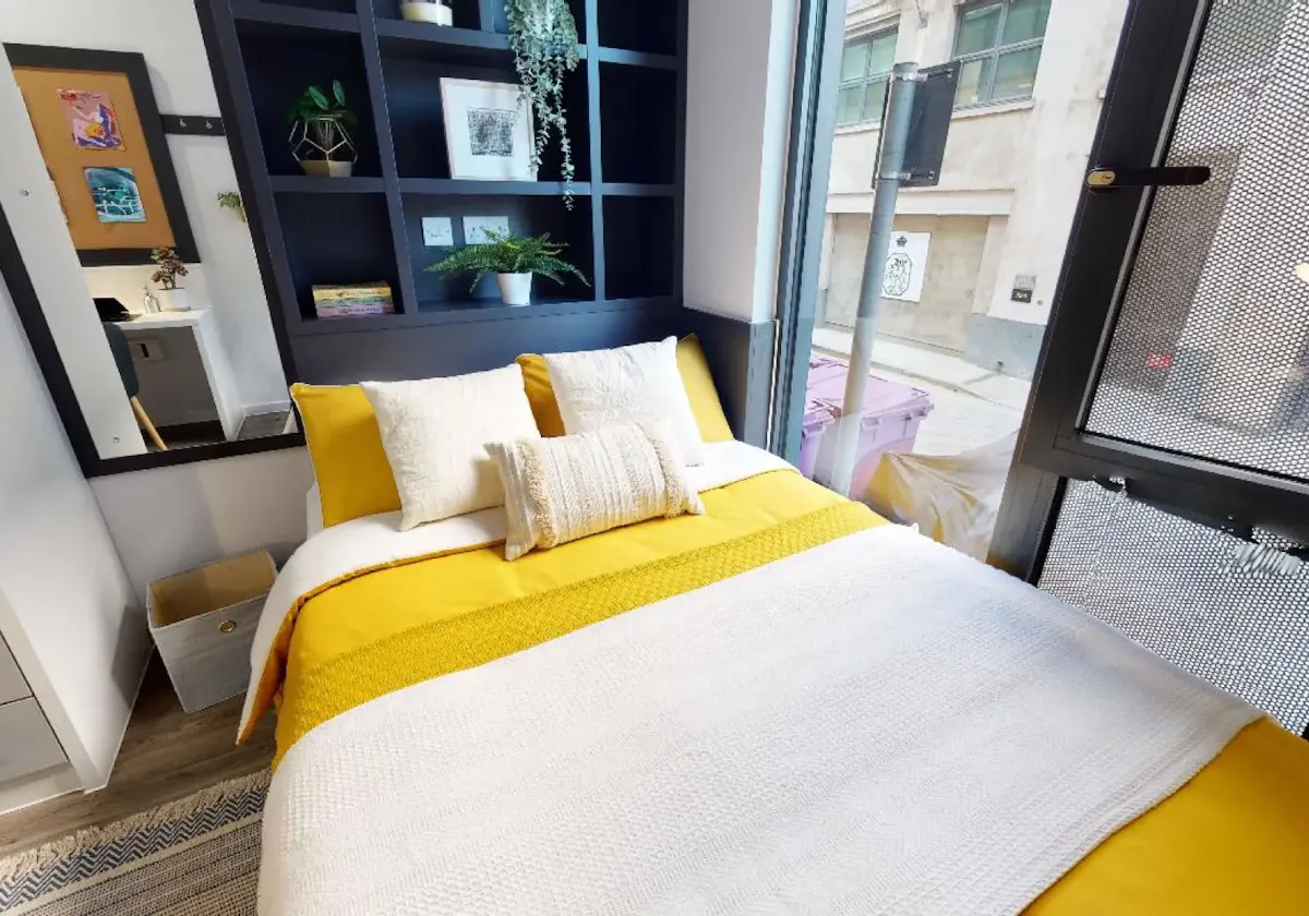 ROOM ROOM