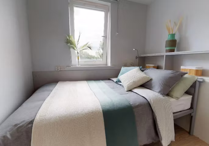 iq-leeds-leeds-Two Bed Apartment-1