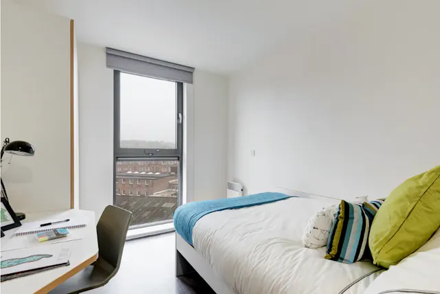 Two Bed En Suite Flat room image 1
