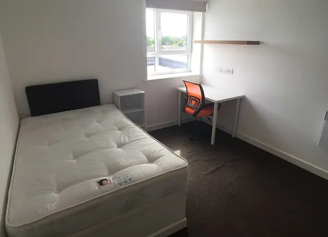 Two Bed Flat room image 1
