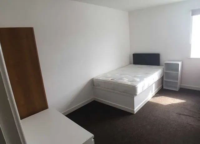Two Bed Flat room image 2
