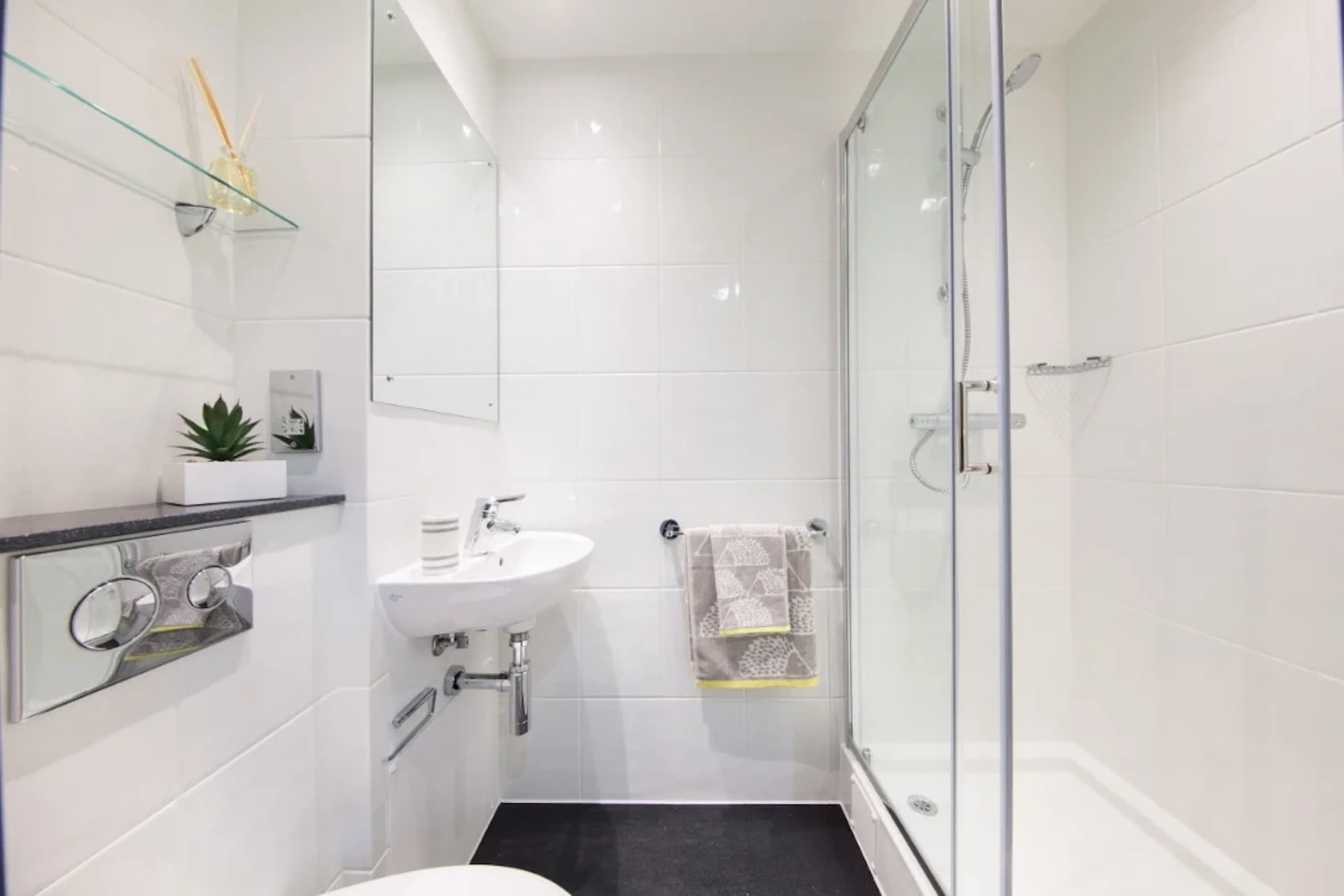 Twodio BATHROOM 1
