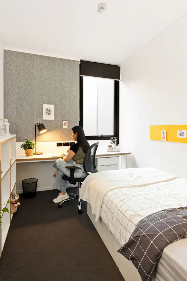 U18 6 Bedroom Male room image 1