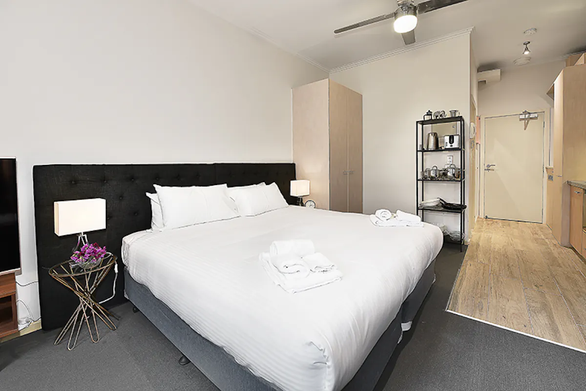 Apartment 404 ROOM