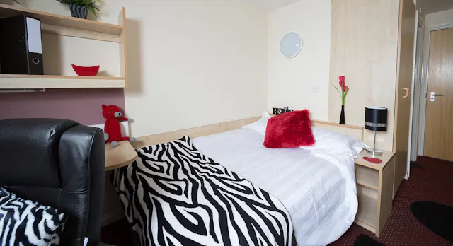Ultimate Plus Ensuite room image 1