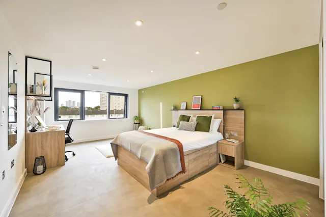 Ultimate En-suite room image 1