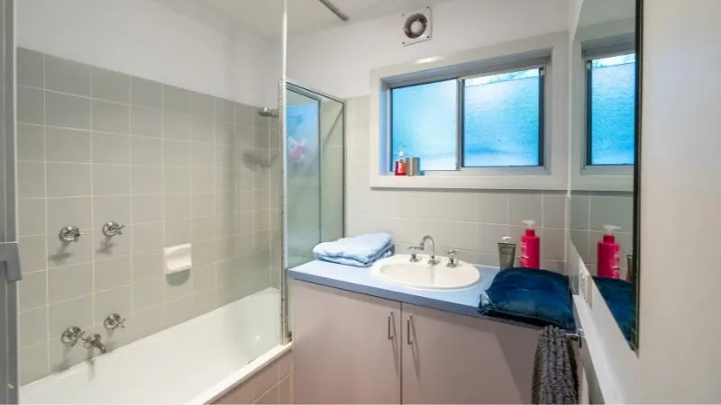 Single Room - Multishare BATHROOM 2