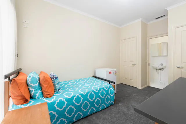Unit 2 Townhouse room image 2