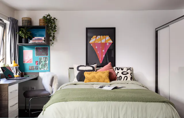 Studio, Classic room image 2