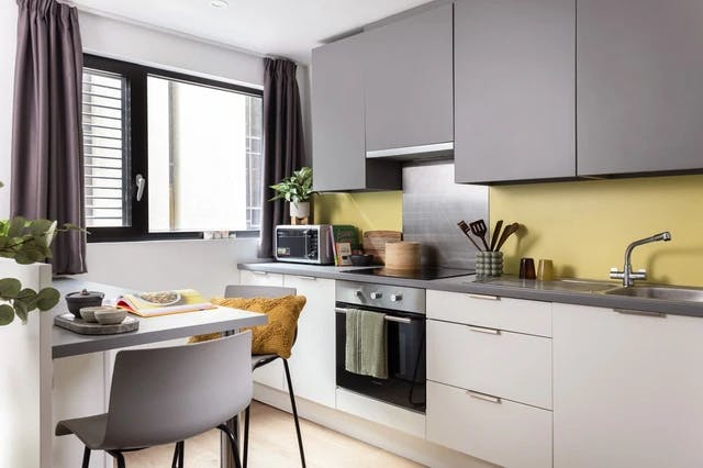 Studio Large High Double