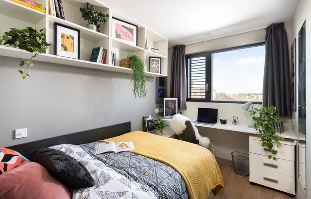 chaucer-house-portsmouth-Ensuite Medium High Double