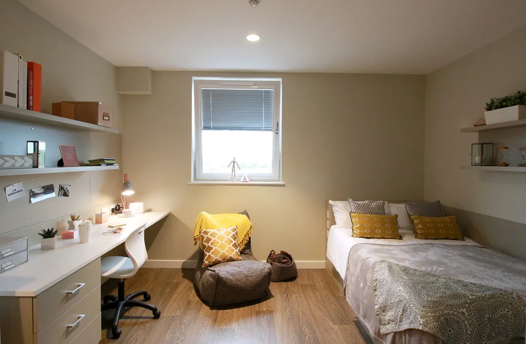 ROOM ROOM 1